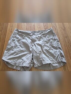 Lane Bryant Womens Plus Size Beige Cargo Shorts with Snap Pockets EUC Size 16
